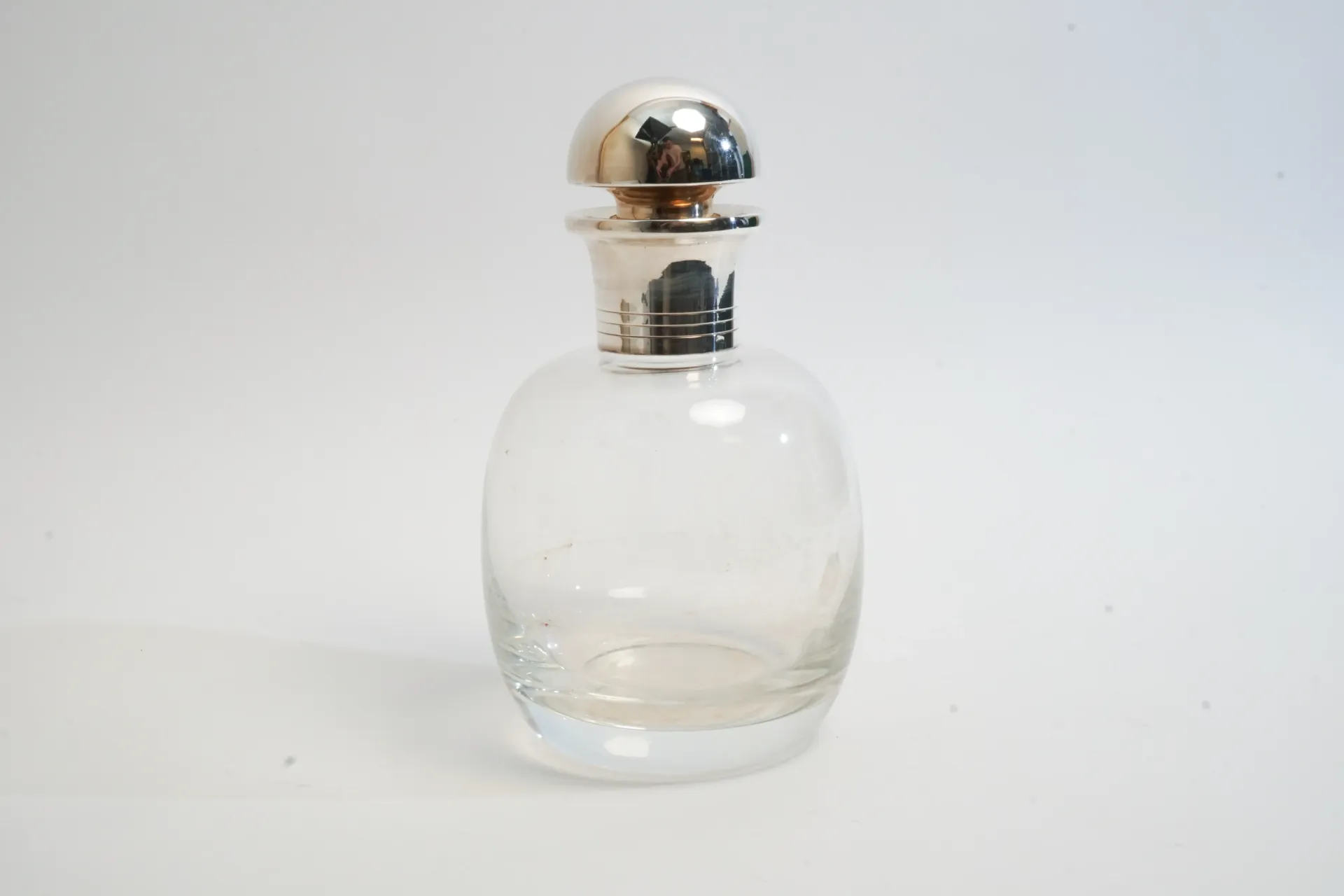 [22025] Carafe en cristal clair – monture en argent 800