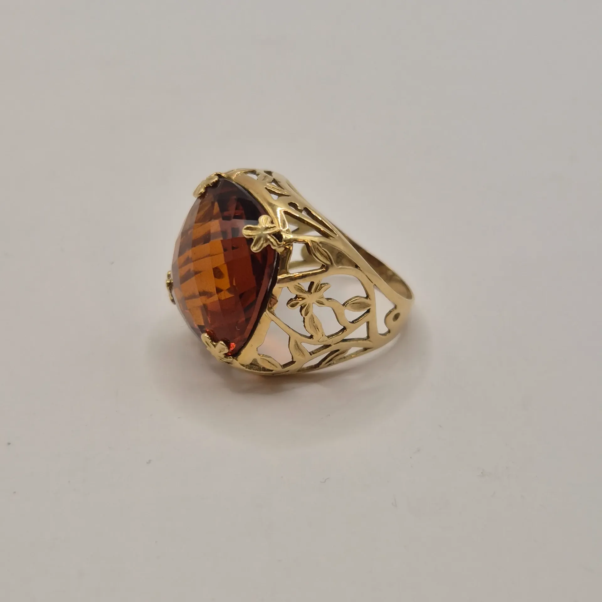 [DV5-40] Bague cocktail or 750 et citrine de Madère