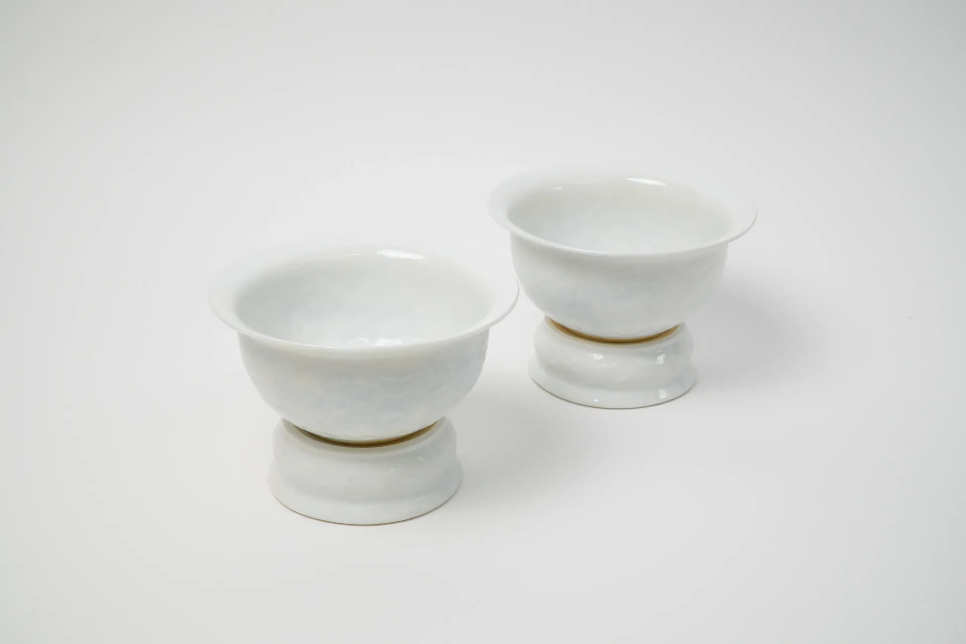 [DV22-18] 2 bols tournants chinois en porcelaine glaçure blanche