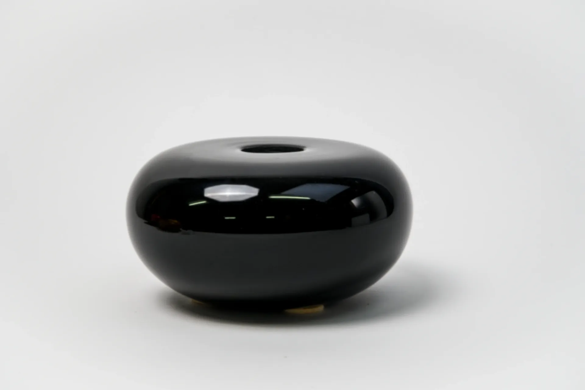 [DV21-55.3] Vase galet en verre soufflé noir, Catherine Sintes & Nicolas Morin, 1991
