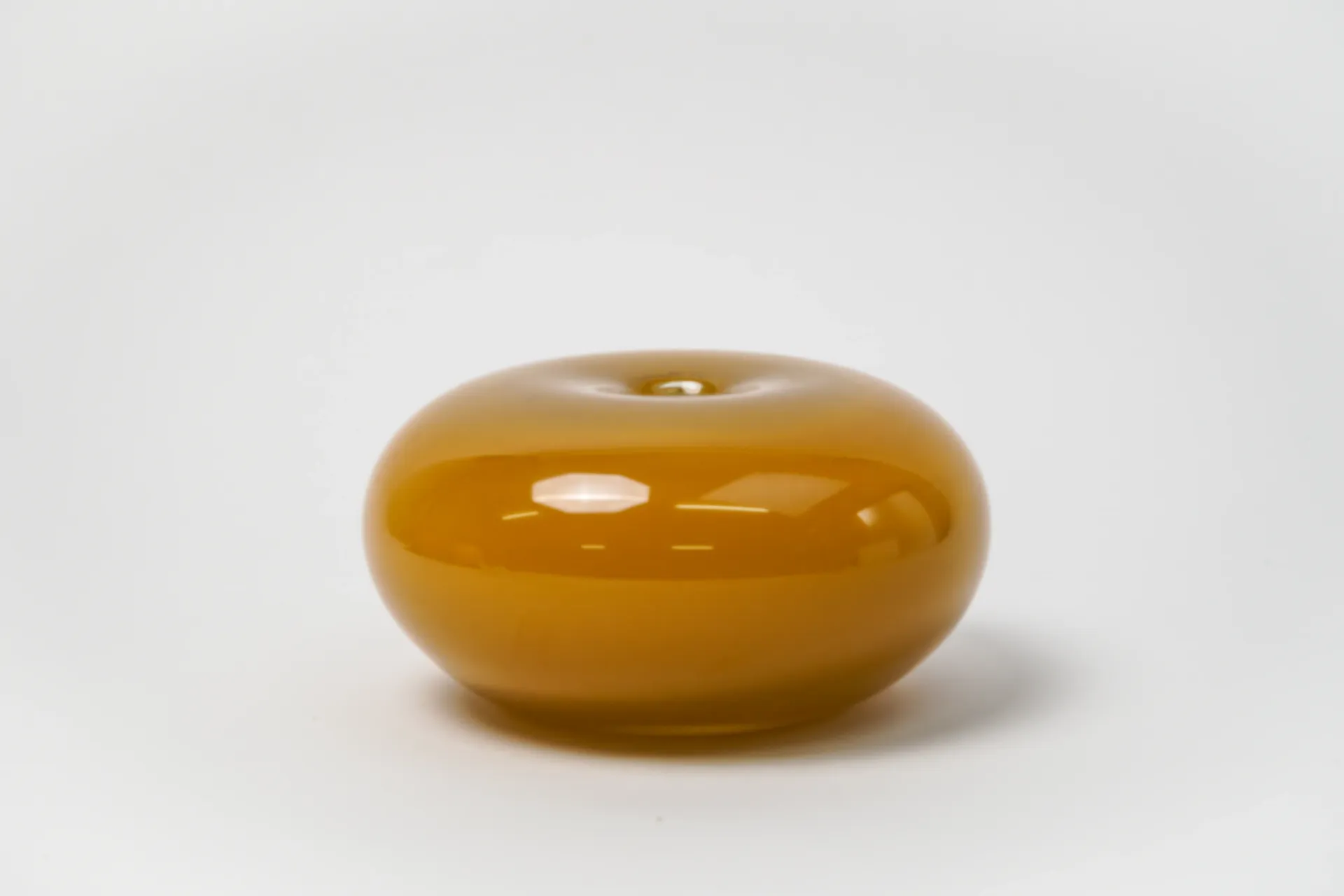 Vase galet en verre soufflé caramel, Catherine Sintes & Nicolas Morin, 1991
