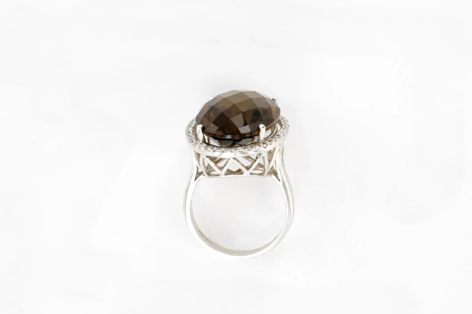 [DV31-25] Bague de cocktail or blanc 18 ct — grande pierre fumée facettée, halo de diamants