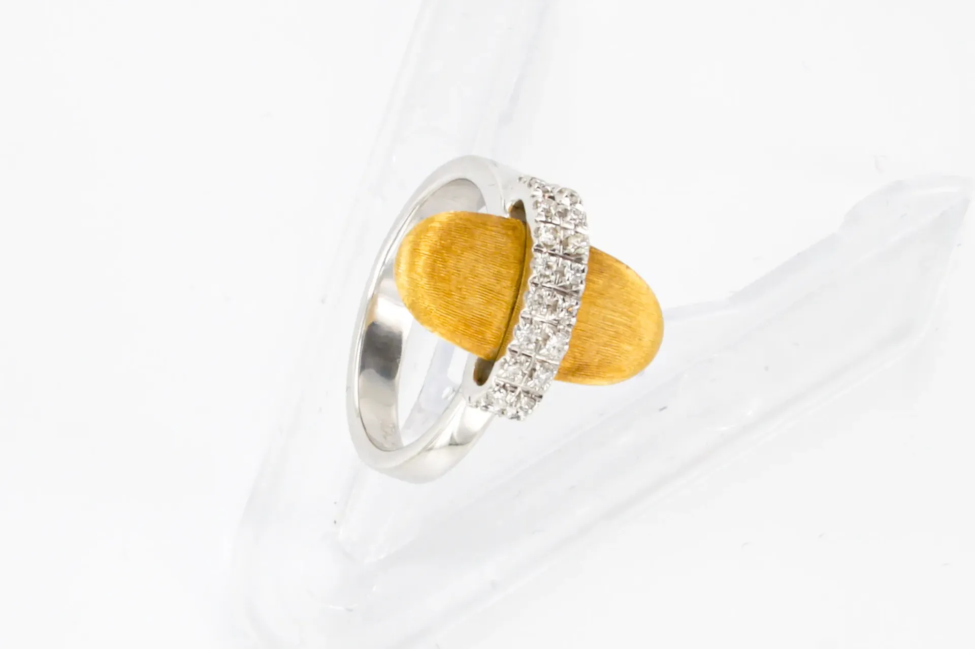 Bague Nanis or 750 bicolore — motif brossé satiné, pavé de diamants, taille 54