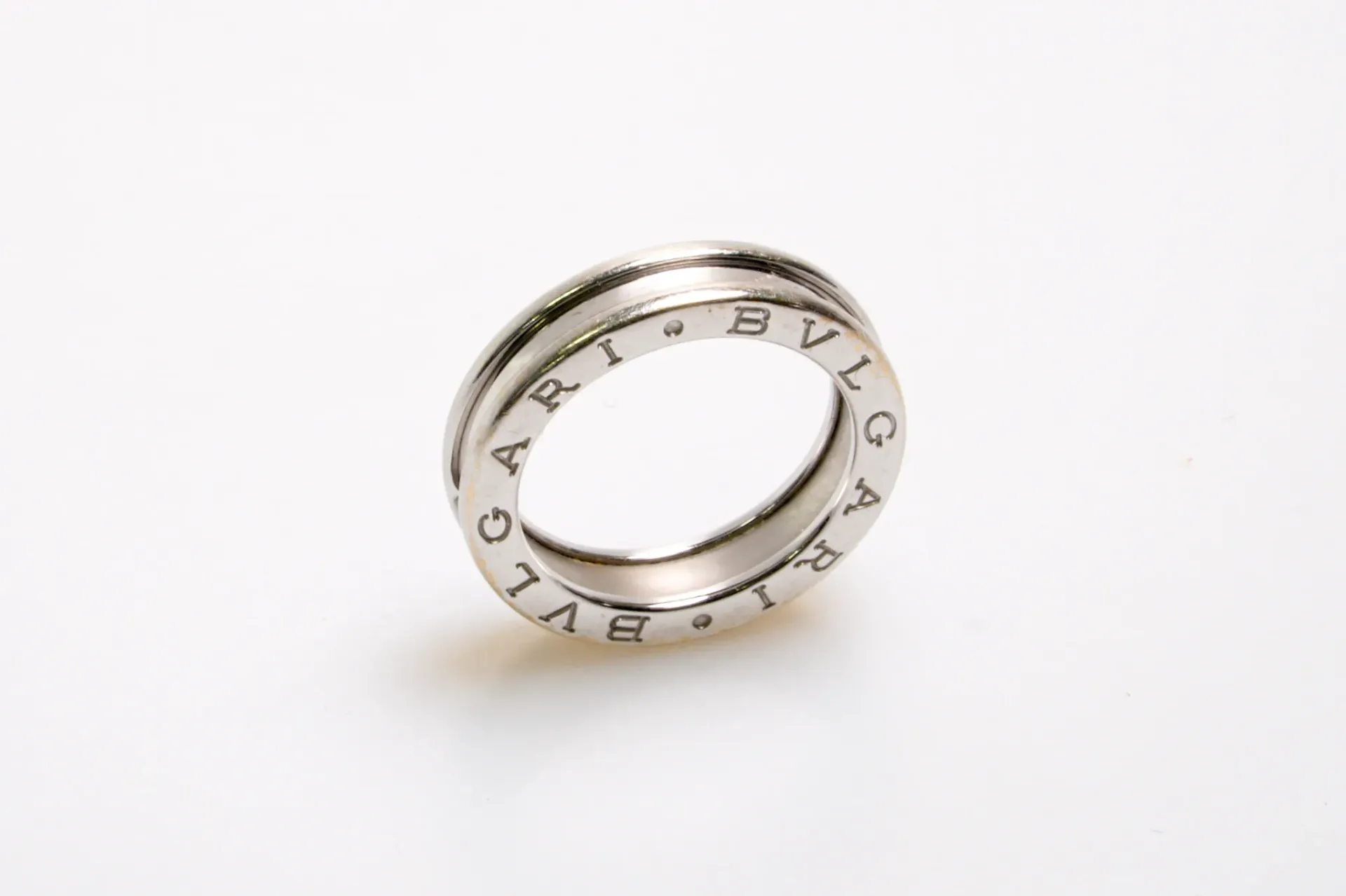 [DV31-34] Bague Bvlgari B.zero1 en or blanc 750 : 1 anneau, taille 53
