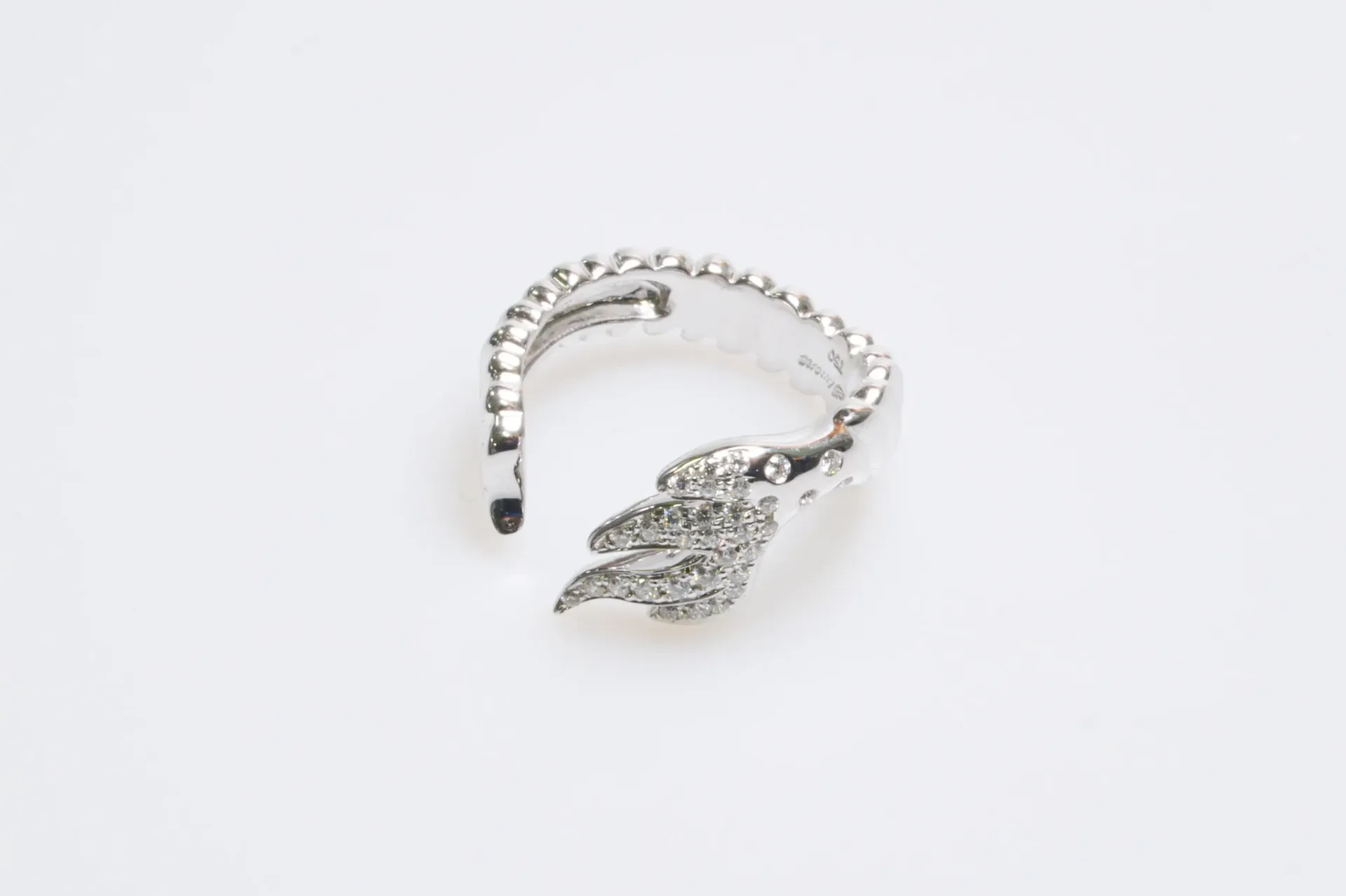 [DV31-53] Bague Simone Jewels or blanc 750 : décor d’aile pavée de diamants, taille 52