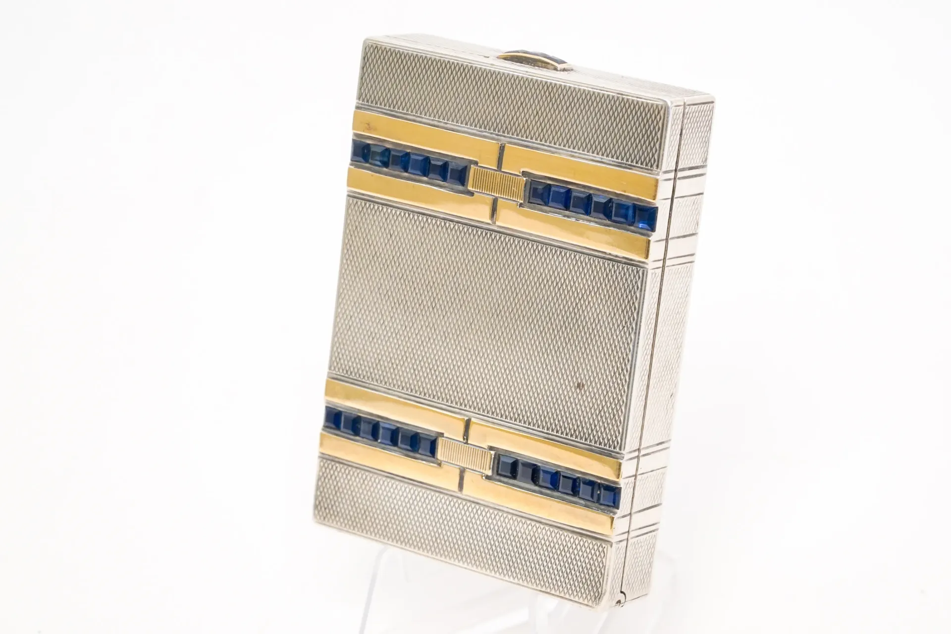 Boite Arnold Ostertag en argent guilloché - orné de saphir bleus naturels
